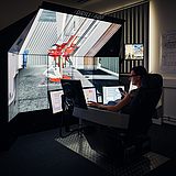Person steuert im Drill Simulator eine Bohrmaschine