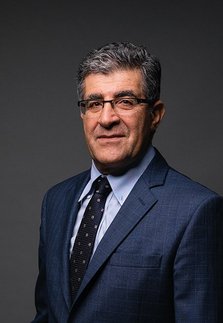 Portraitbild von Hossein Tudeshki